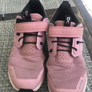 On Cloud Sneakers, Big Kids Size 2.5 (Euro 34), Pink, Velcro Top Closure